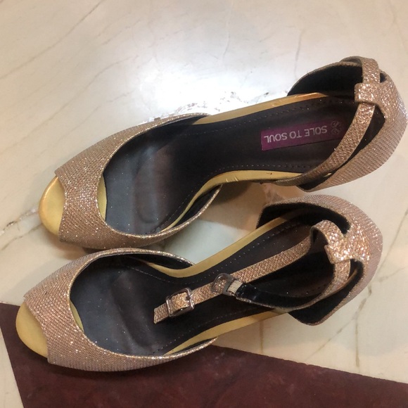 Sole to Soul Pumps 3.5 inch high - Picture 2 of 2